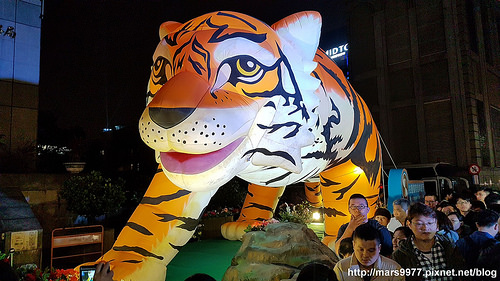 【台北 旅遊】2017臺北燈節Taipei Lantern Festival：小奇雞 展翅點亮夜空：必勝哥、粉美妹、小蛋定：【開幕儀式 360度影片全記錄】元宵節/台北西門町燈節/西門町/台北燈會