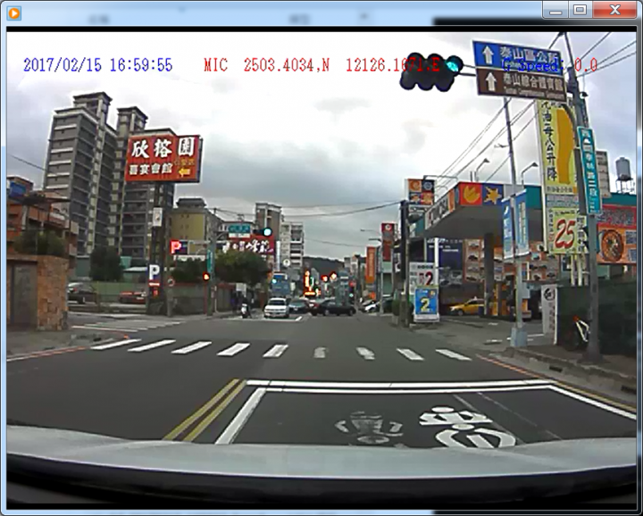 公車闖紅燈，可是拍不到公車方向的紅燈這樣能檢舉嗎?