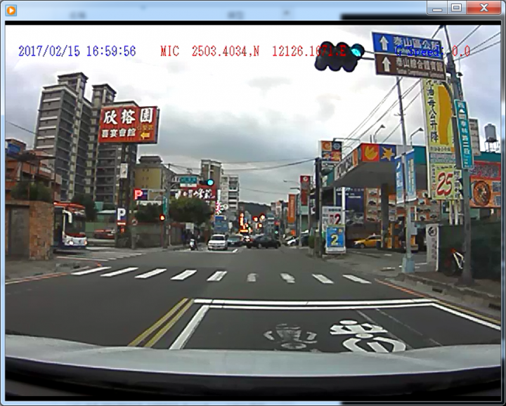 公車闖紅燈，可是拍不到公車方向的紅燈這樣能檢舉嗎?
