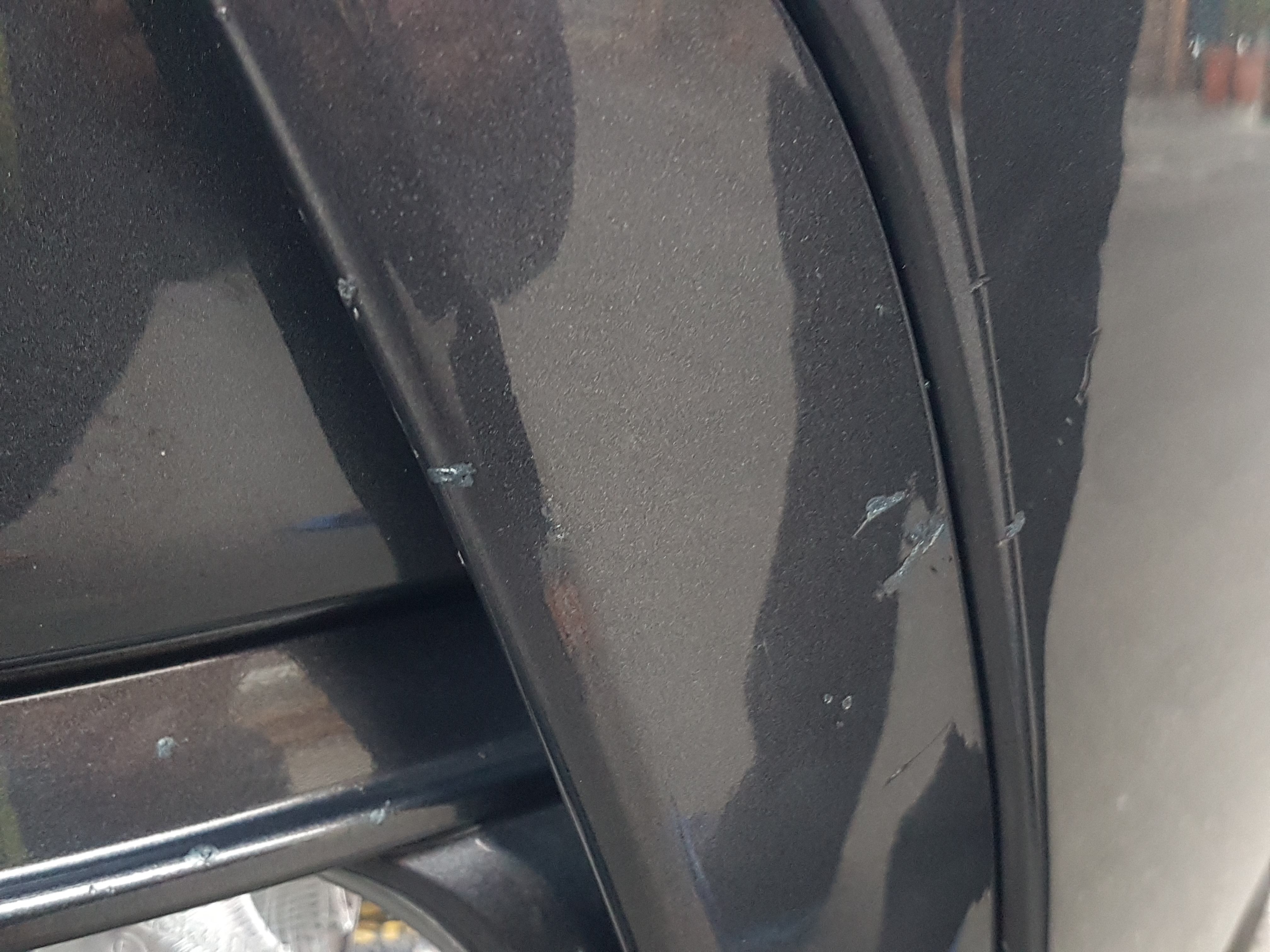 求大大分析車子是被什麼撞到?！