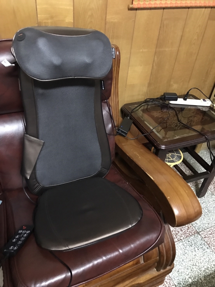 DOCTORAIR日本來的按摩椅 機動性滿點小小 開箱