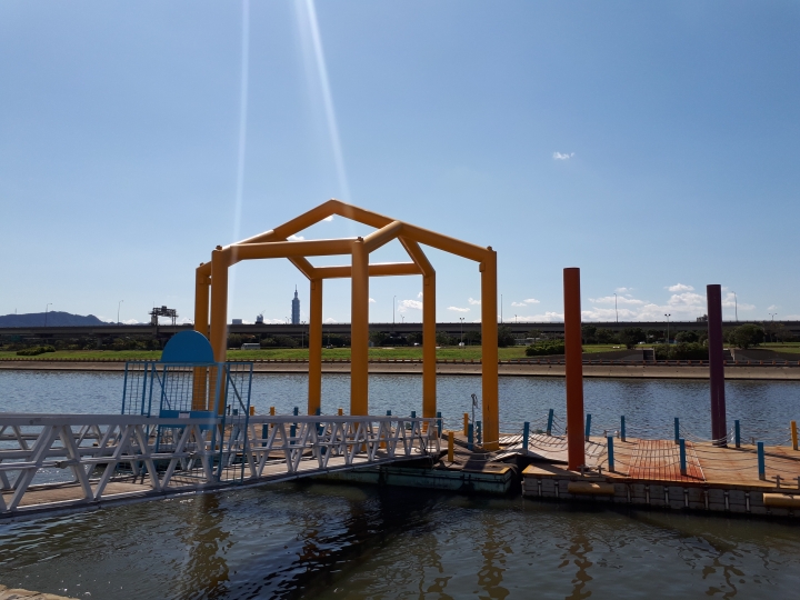 三星Galaxy A7 2017--A級精彩，防水防塵探索水袐境