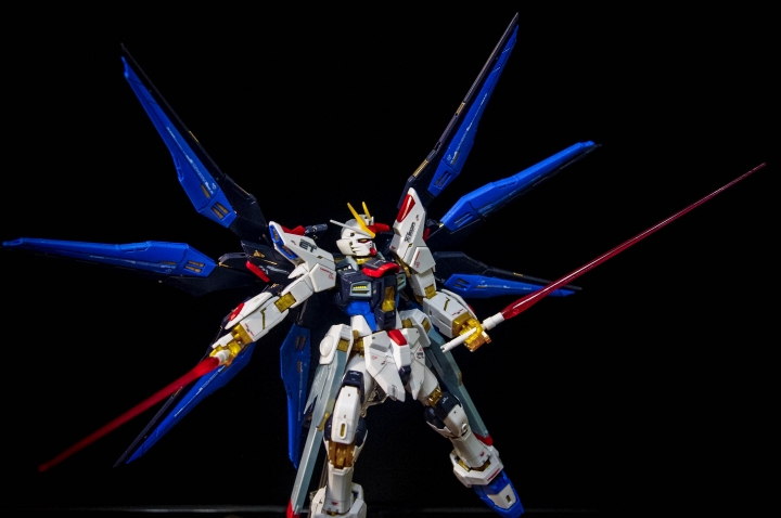 1/144 RG  STRIKE FREEDOM