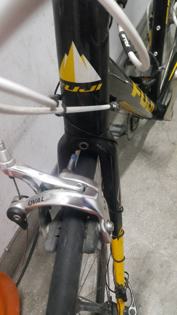 求救~~請問前煞車C夾整個分離該如何修理??