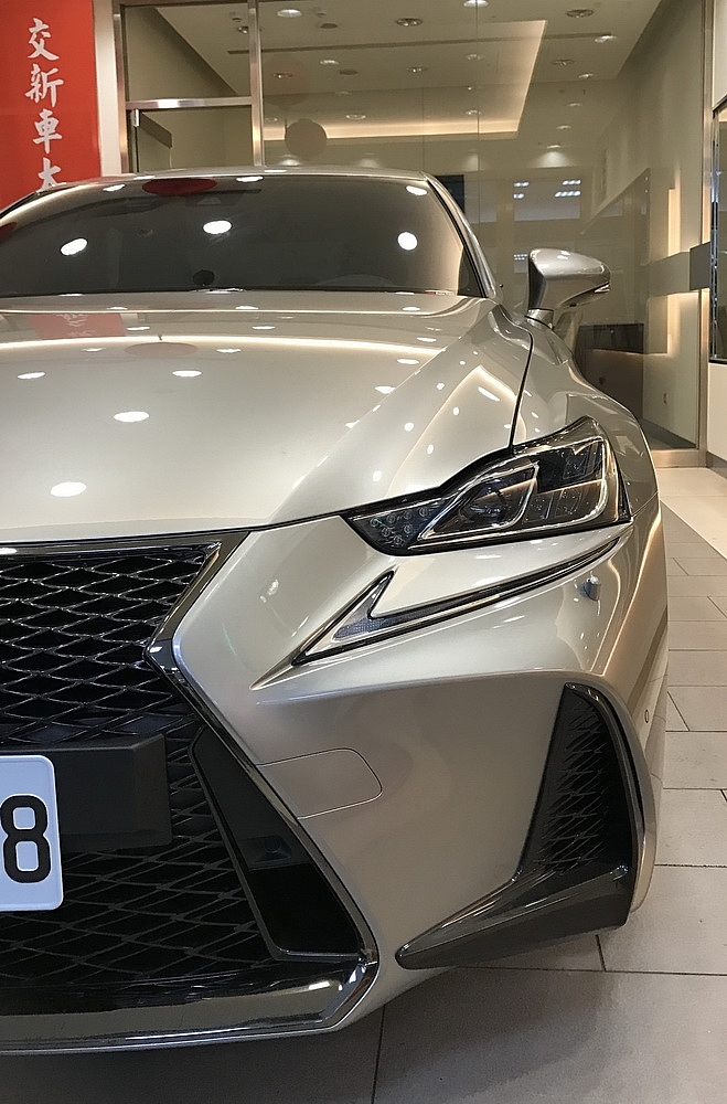 2017 IS200t F-Sport 小開箱＆換胎/鍍膜/隔熱紙/交車、回廠狀況分享（圖多）