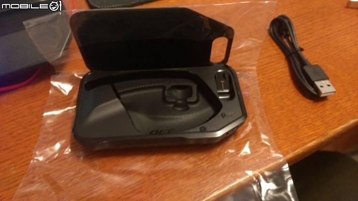 Plantronics Voyager 5200+充電盒 開箱