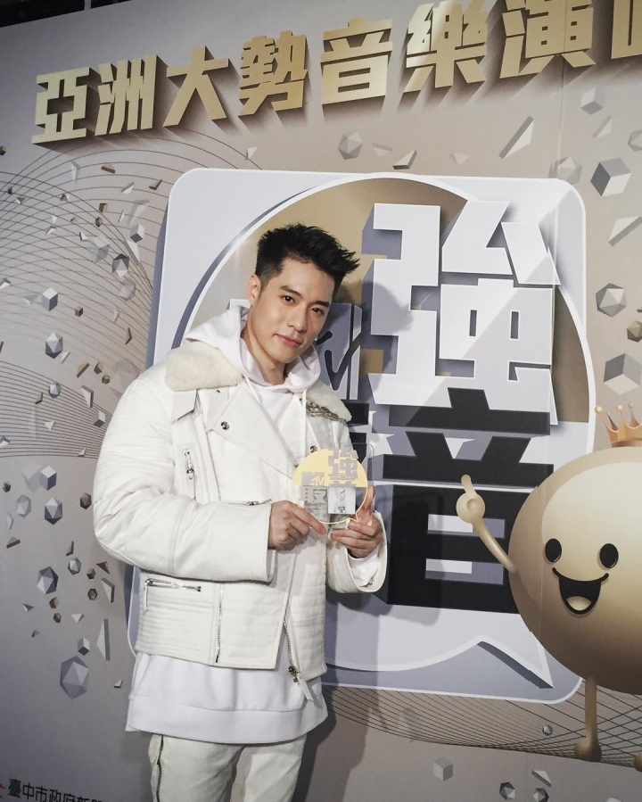 想請教周湯豪的髮型