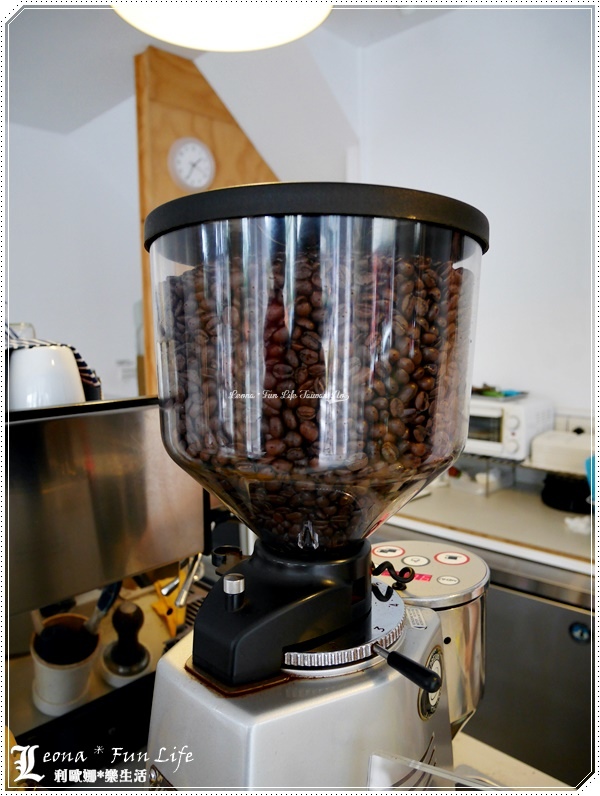 【台中 北區】美味手作甜點現場烘烤，寧靜的小空間裡讓心情起飛。紙飛機Café Paper Flight