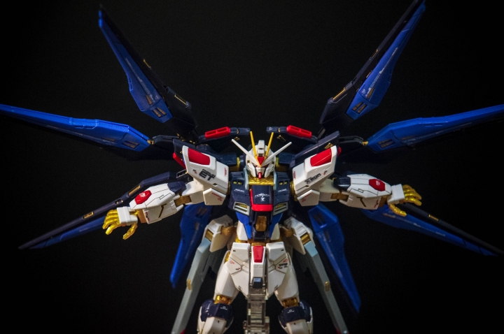 1/144 RG  STRIKE FREEDOM