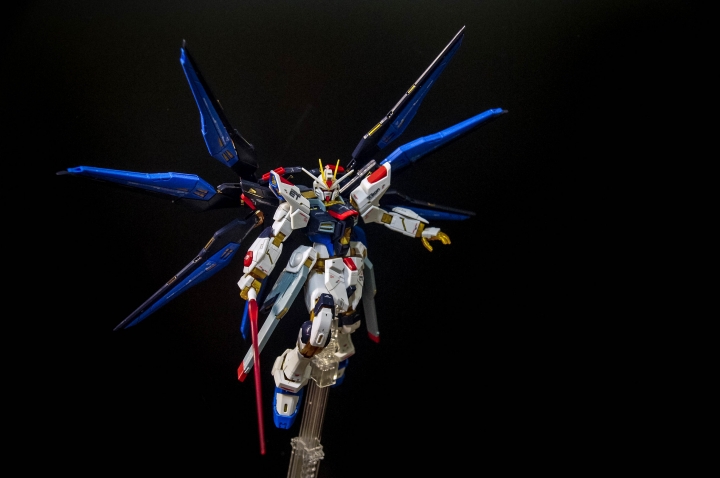1/144 RG  STRIKE FREEDOM