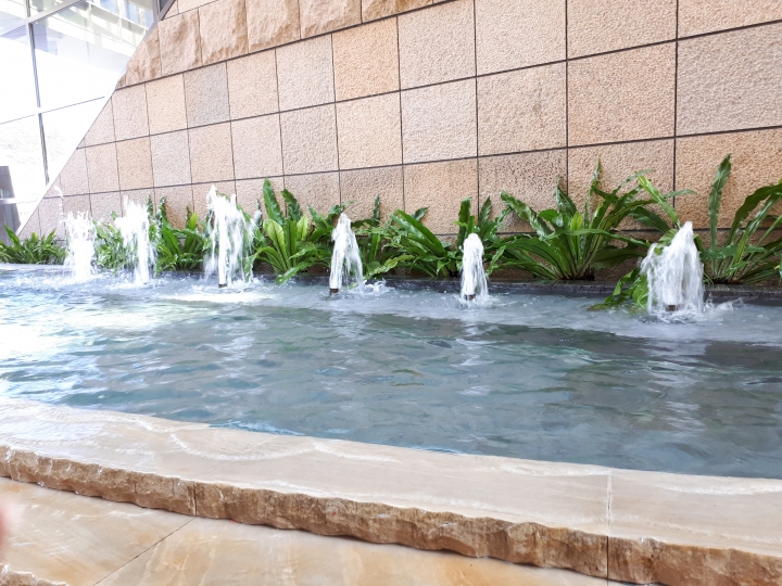 三星Galaxy A7 2017--A級精彩，防水防塵探索水袐境