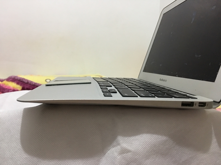 求救！MacBook Air 電池嚴重膨漲是正常現象？