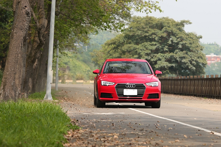 透過觀景窗紀錄的New Audi A4開箱(外觀篇)
