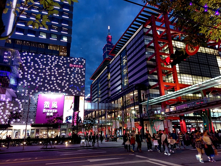 <不專業信義區夜拍> HTC  U Ultra pro手動模式