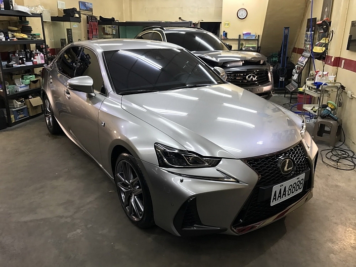 2017 IS200t F-Sport 小開箱＆換胎/鍍膜/隔熱紙/交車、回廠狀況分享（圖多）
