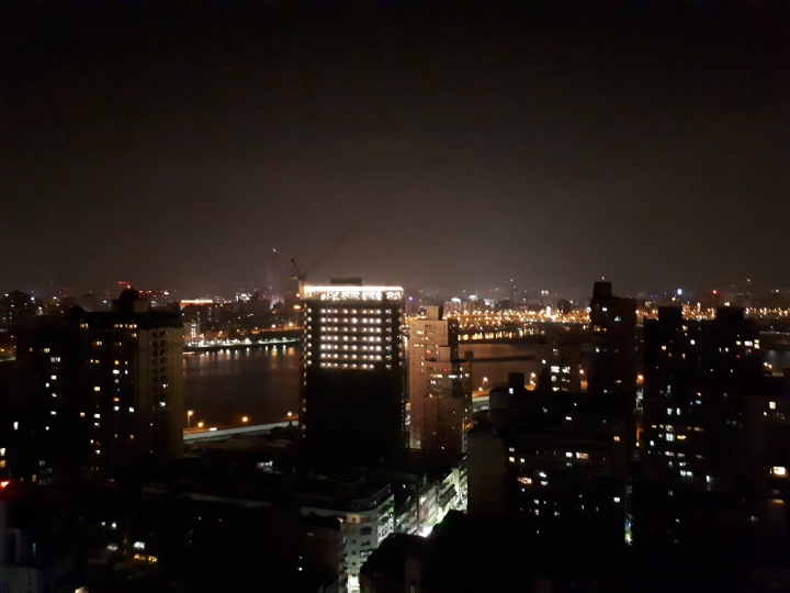 三星Galaxy A7 2017--A級精彩，防水防塵探索水袐境