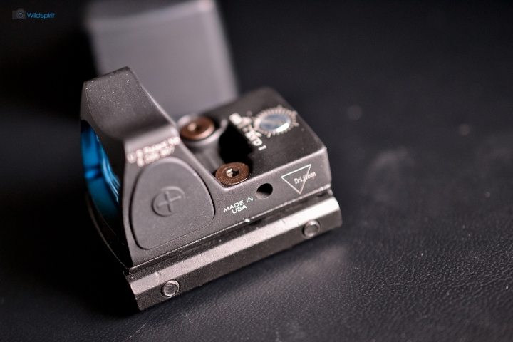 [開箱] 幫相機加個內紅點快瞄鏡【Trijicon RMR(F) 】