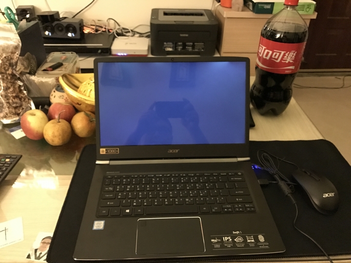 acer swift 5 新品螢幕漏光等待換新機（已換過一次但還是漏光）
