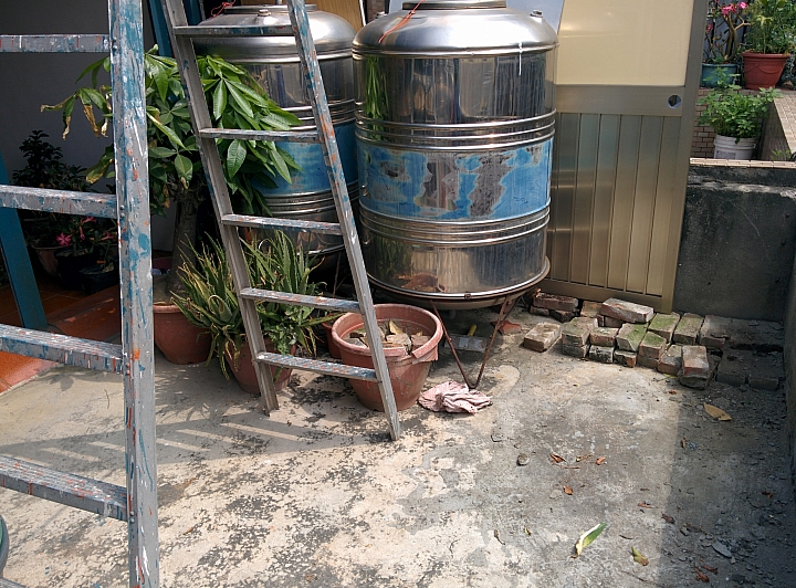 [問題] 請教樓頂小面積水泥地面~防水工程施作建議
