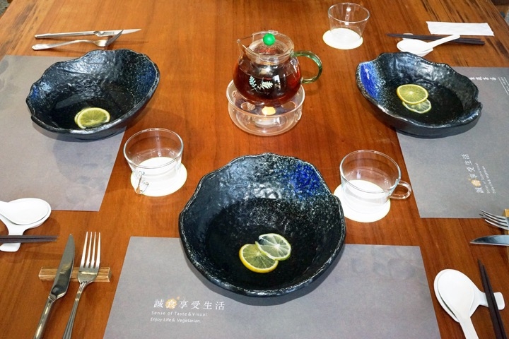 【台南蔬食餐廳-安平】食蔬茶齋｜大自然的禮讚，把最健康養生的料理端上桌！歡迎手浴|創意蔬食料理|品茶|聚餐放鬆