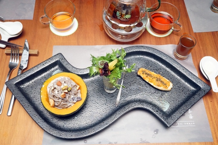 【台南蔬食餐廳-安平】食蔬茶齋｜大自然的禮讚，把最健康養生的料理端上桌！歡迎手浴|創意蔬食料理|品茶|聚餐放鬆