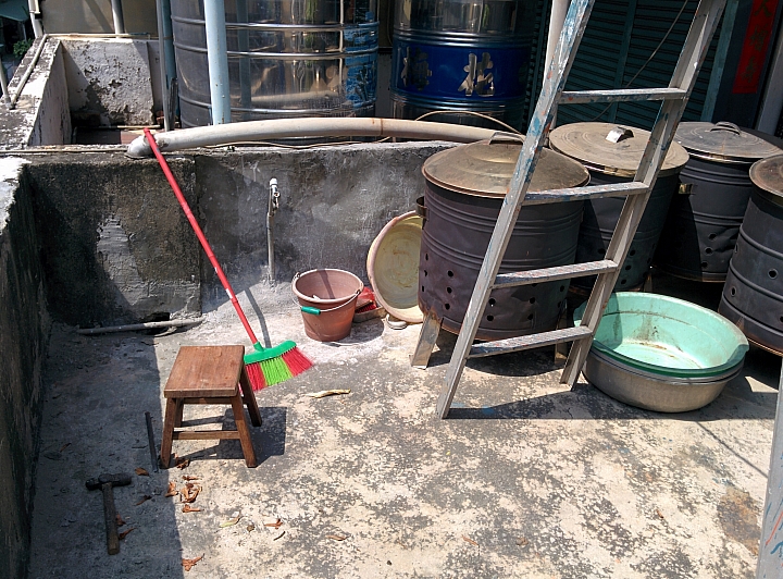 [問題] 請教樓頂小面積水泥地面~防水工程施作建議