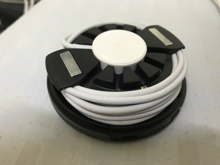 [分享] 美國NOMAD Apple Watch 充電座&行動電源