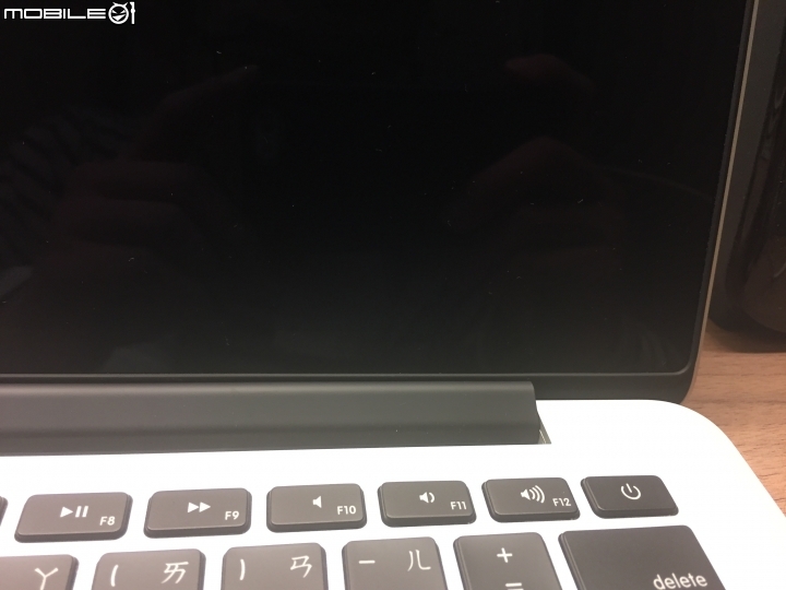 Macbook Pro Retina 螢幕鍍膜脫落 StudioA 維修紀錄