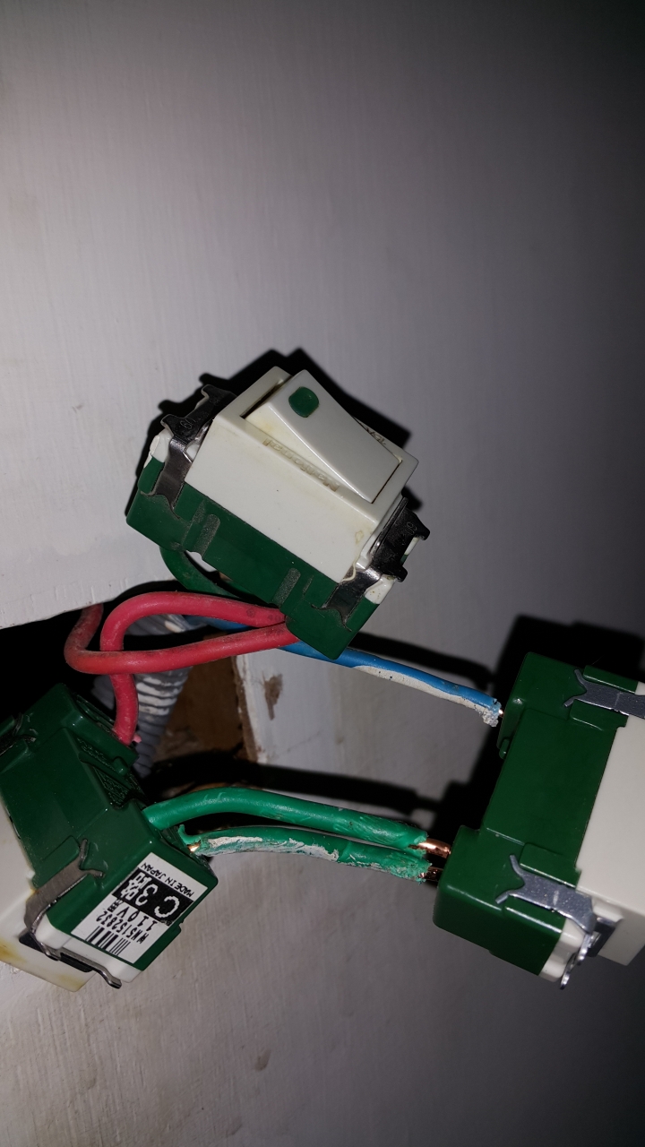 請教一下三個電燈開關改兩個的問題