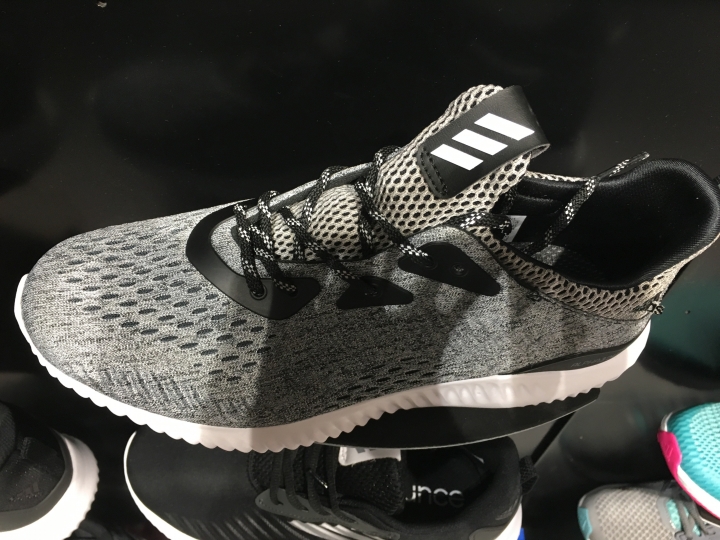 尋找ADIDAS  鞋子型號