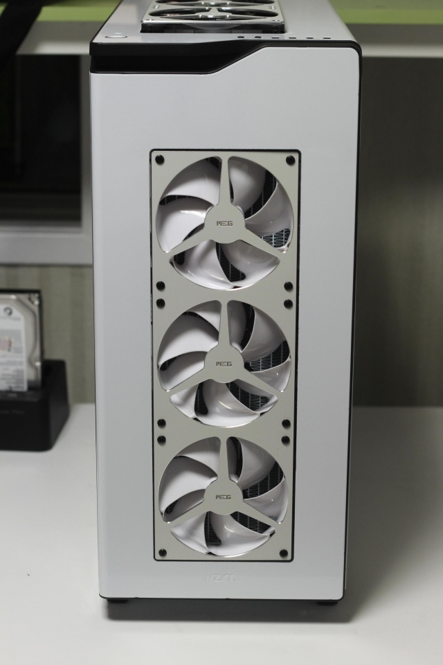 白雪紛紛的主機