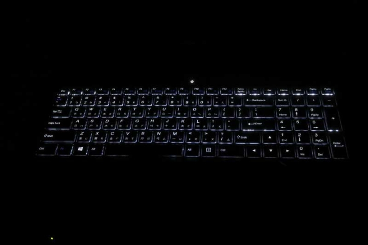 捷元HanBody 15D 超值標準電壓i7-7700HQ CPU筆電 詳細說明