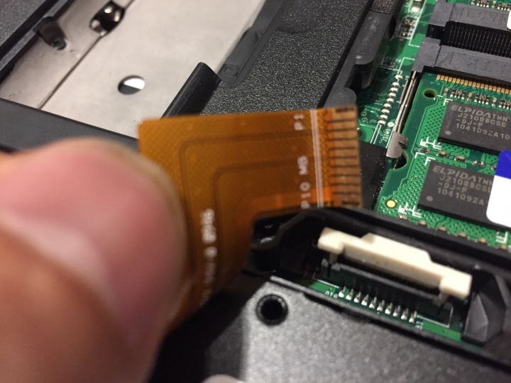 acer 1825ptz硬碟排線斷裂