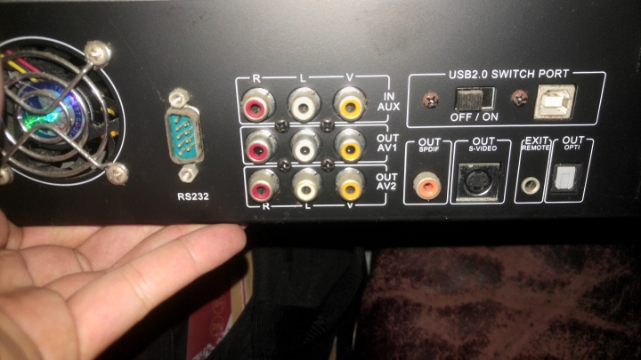 請問我想要用手機接音響設備要怎麼接才會有聲音? (播放機、擴大機、環繞聲道)