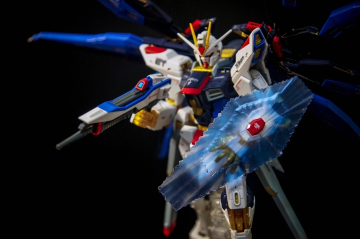 1/144 RG  STRIKE FREEDOM