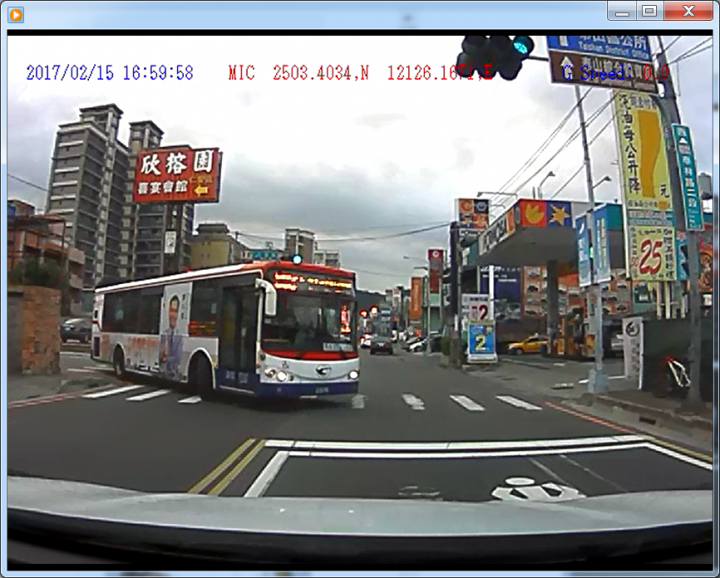 公車闖紅燈，可是拍不到公車方向的紅燈這樣能檢舉嗎?