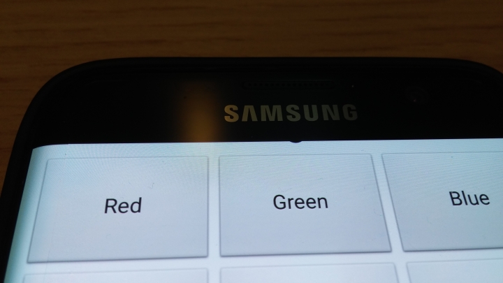 要買三星S7 edge 128GB 請三思 螢幕黑點災情
