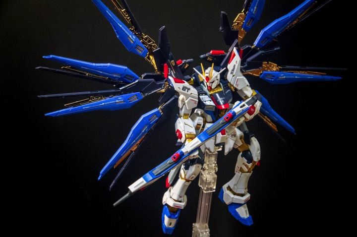 1/144 RG  STRIKE FREEDOM
