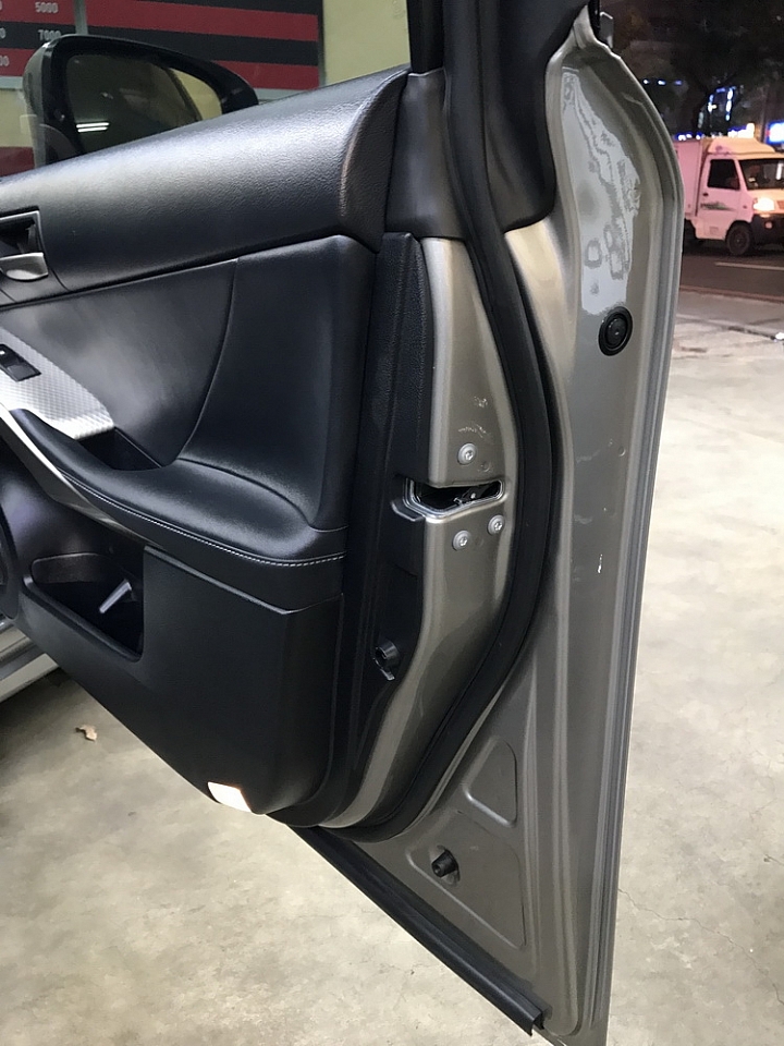 2017 IS200t F-Sport 小開箱＆換胎/鍍膜/隔熱紙/交車、回廠狀況分享（圖多）