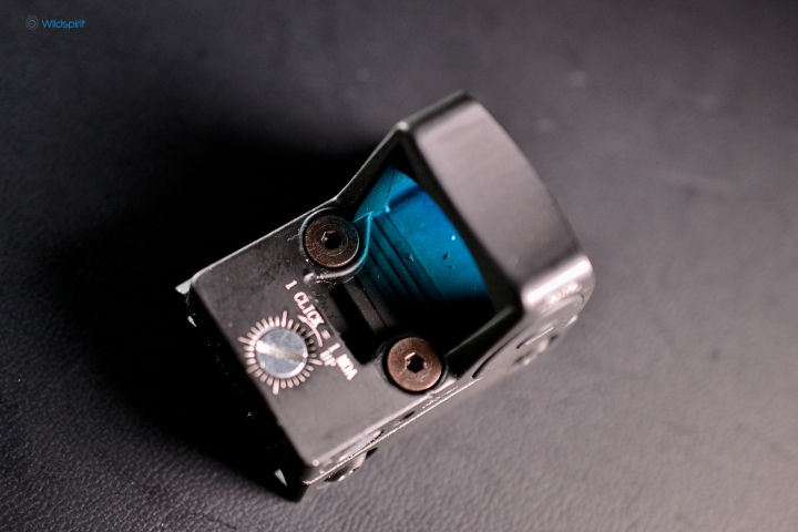 [開箱] 幫相機加個內紅點快瞄鏡【Trijicon RMR(F) 】