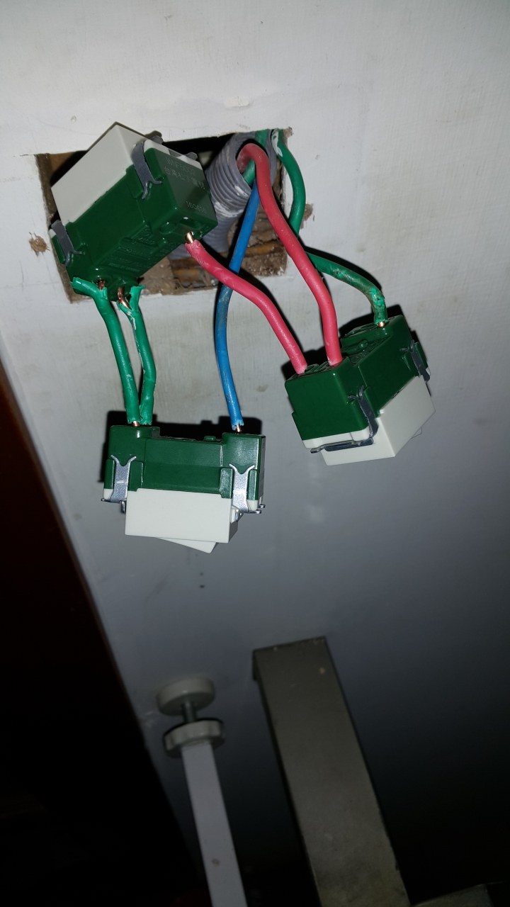 請教一下三個電燈開關改兩個的問題