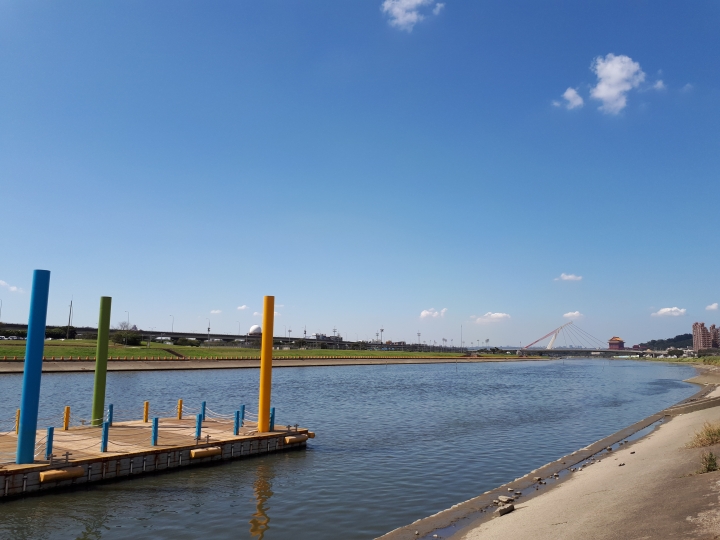 三星Galaxy A7 2017--A級精彩，防水防塵探索水袐境