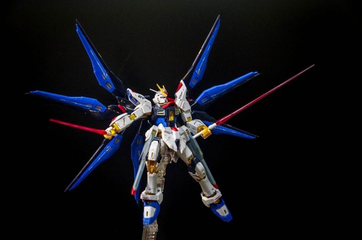 1/144 RG  STRIKE FREEDOM