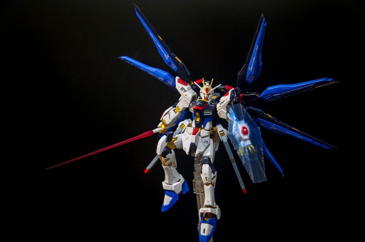 1/144 RG  STRIKE FREEDOM