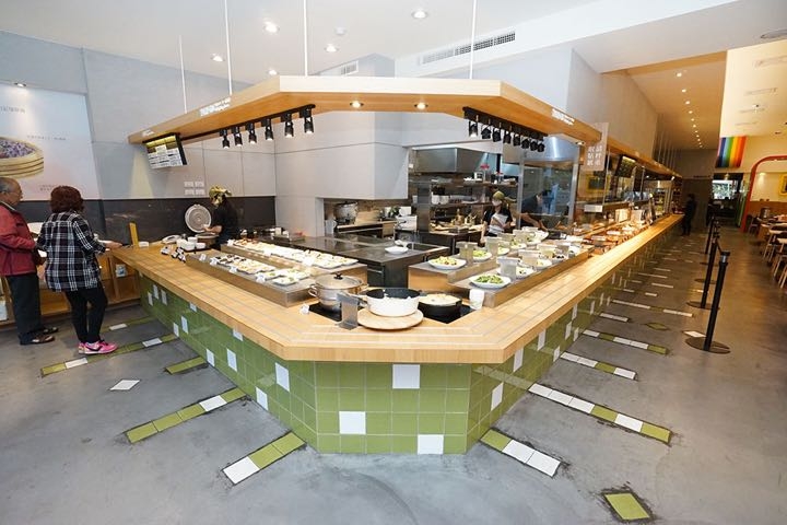 【台南自助餐－東區】好田和洋料理自助餐｜新店報到！IKEA X無印良品風，平價與質感也能相提並論。各式義大利麵|燉飯|Pizza|熱炒|烤物|咖啡果汁|兒童遊戲區