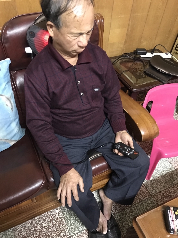 DOCTORAIR日本來的按摩椅 機動性滿點小小 開箱