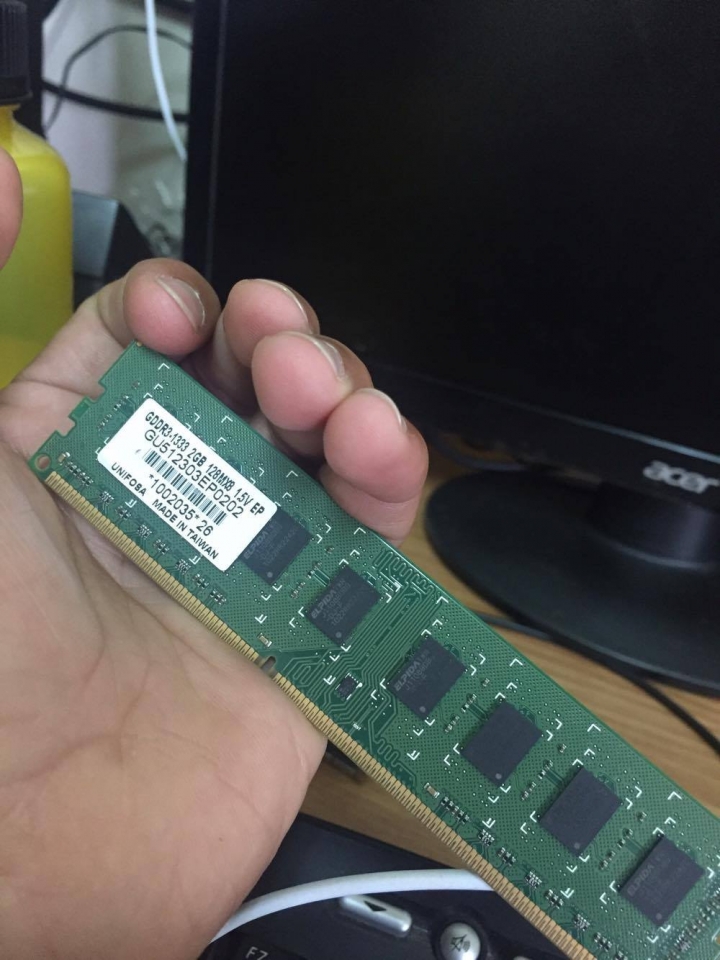 請問 插滿4支2G記憶體開不了機