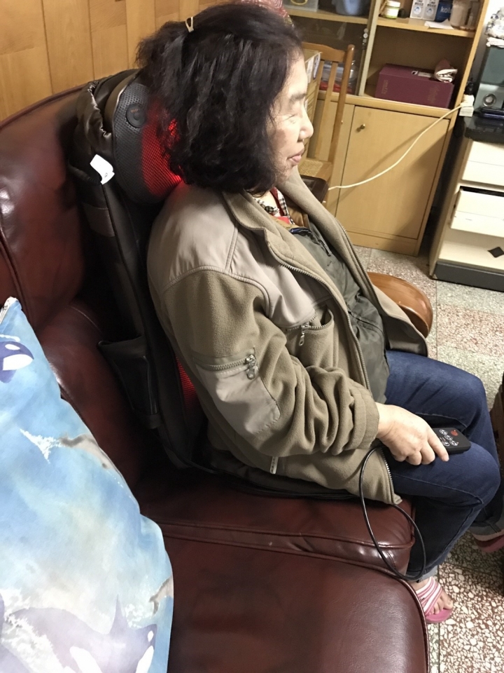 DOCTORAIR日本來的按摩椅 機動性滿點小小 開箱