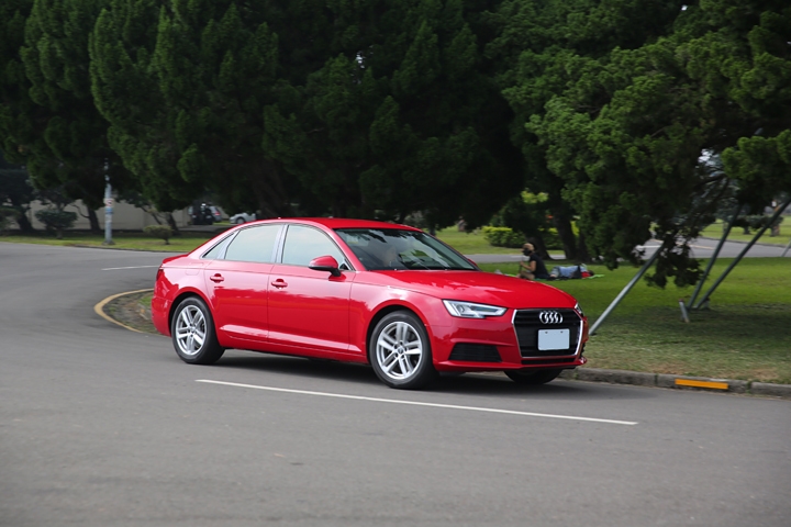 透過觀景窗紀錄的New Audi A4開箱(外觀篇)