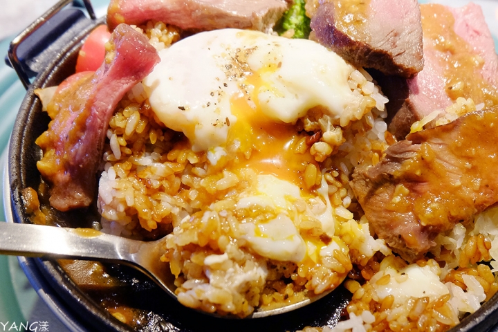 【捷運市政府站】 CooKBEEF 酷必五星級牛排飯，王品新品牌滿足肉食控